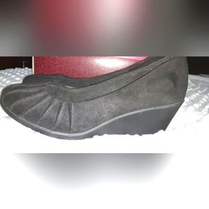 Dexflex Comfort | Black Microfiber Almond Toe Wedge Heel Pumps Women's 7 1/2